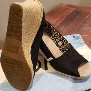 TOMS Women's Classic Espadrille Wedge